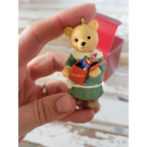 Hallmark daughter bear 1996 ornament Victorian Xmas tree - Picture 2 of 7